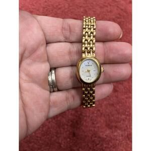 Elgin women’s gold color wristwatch With New Battery